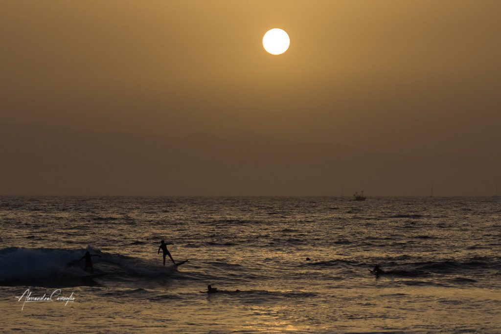 surf al tramonto a puerto de la cruz gran canaria