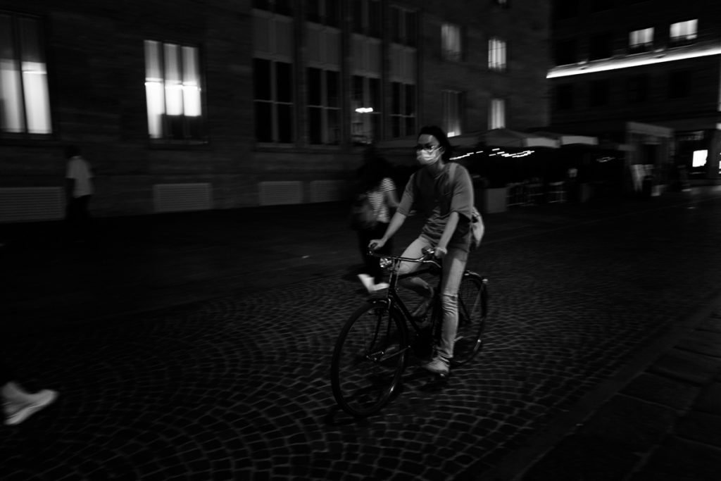 street-notturna-a Torino con Leica Q2