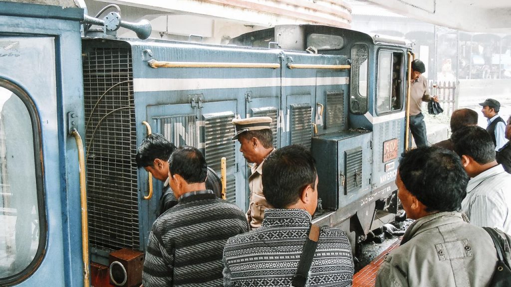 treno-in-riparazione-in-sikkim