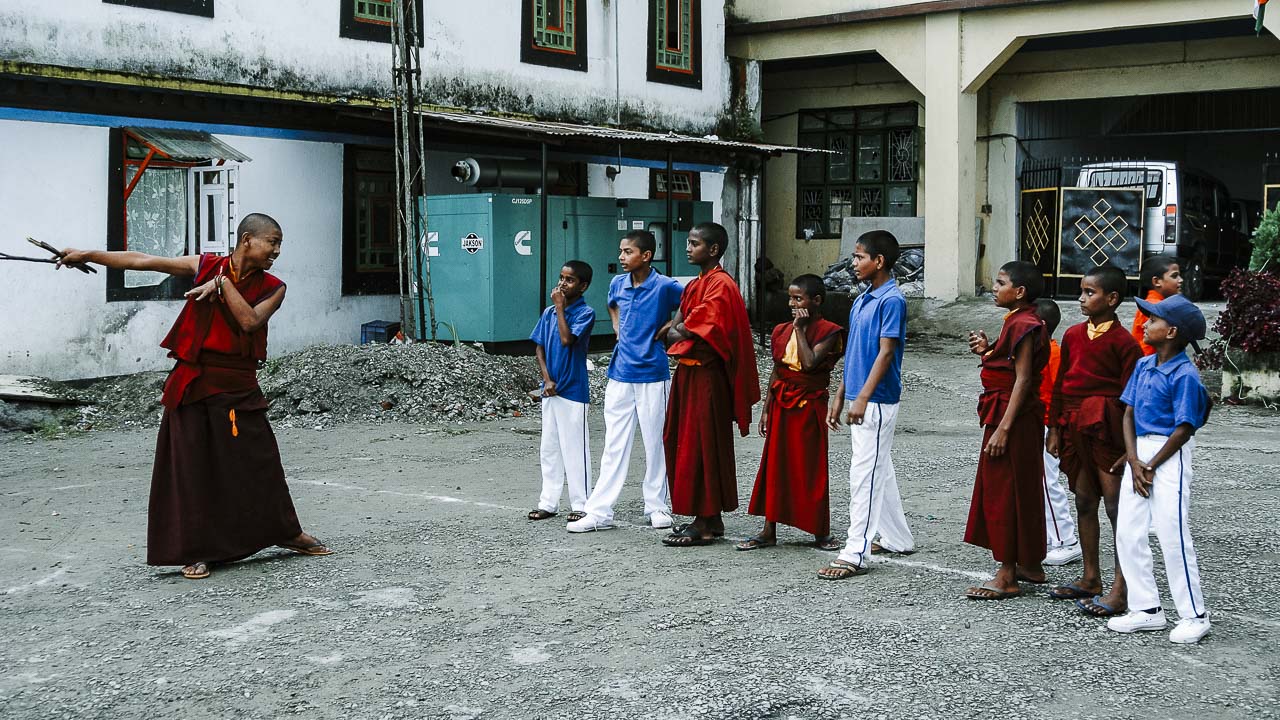 monaci-giocano-a-pallon-in-sikkim