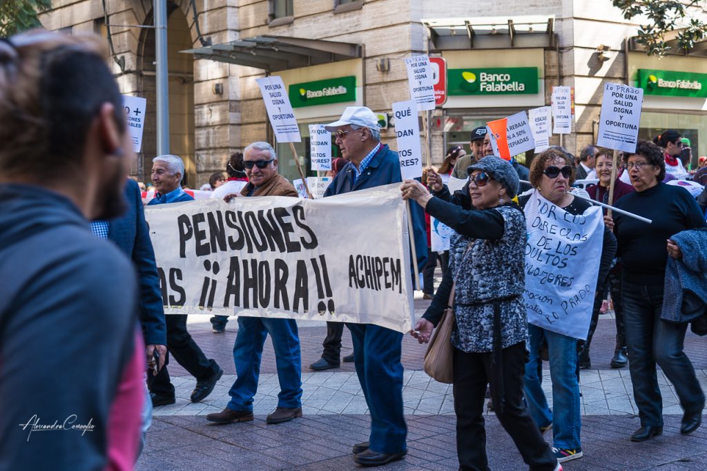 manifestazione di pensionati a Santiago del Cile